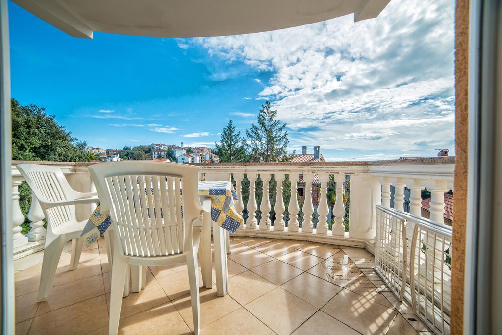 Apartments Canaria Pula Extérieur photo