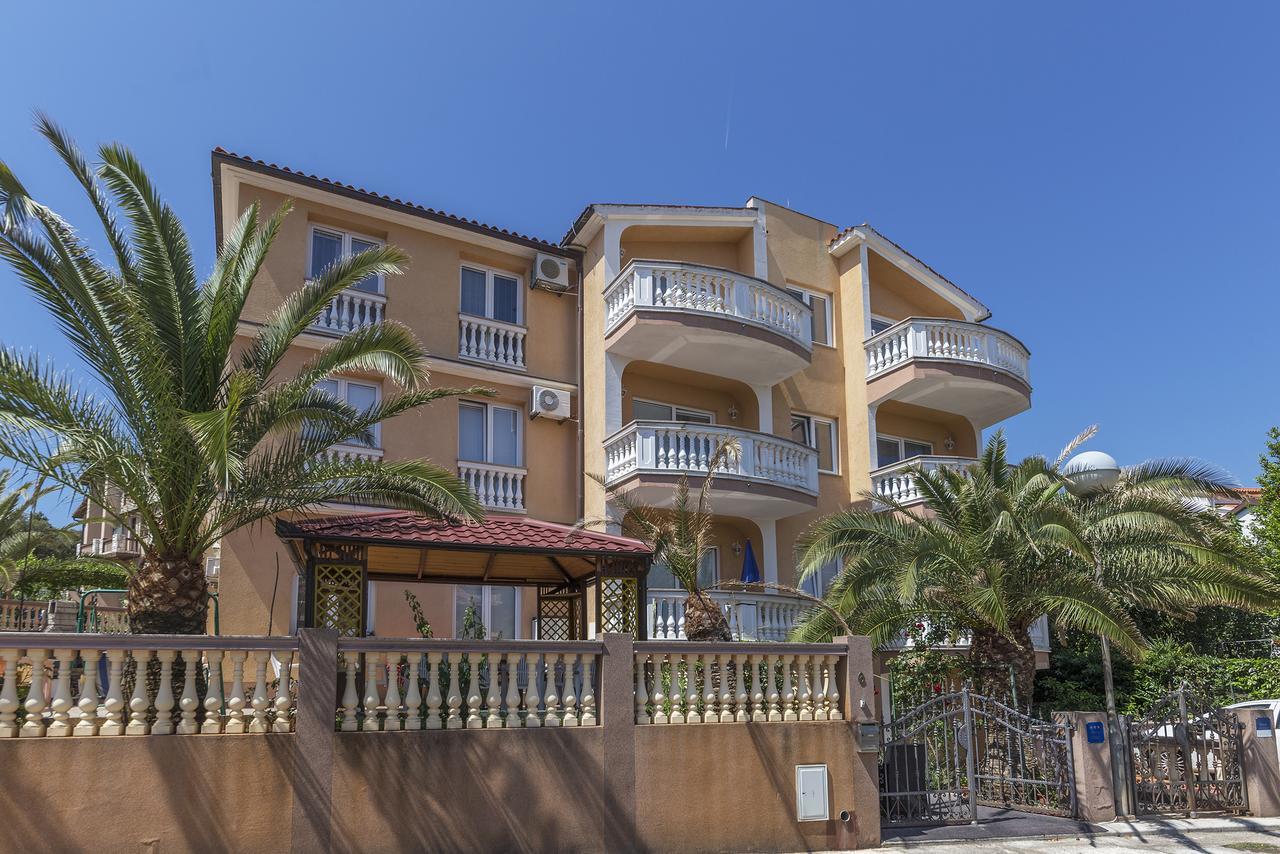 Apartments Canaria Pula Extérieur photo