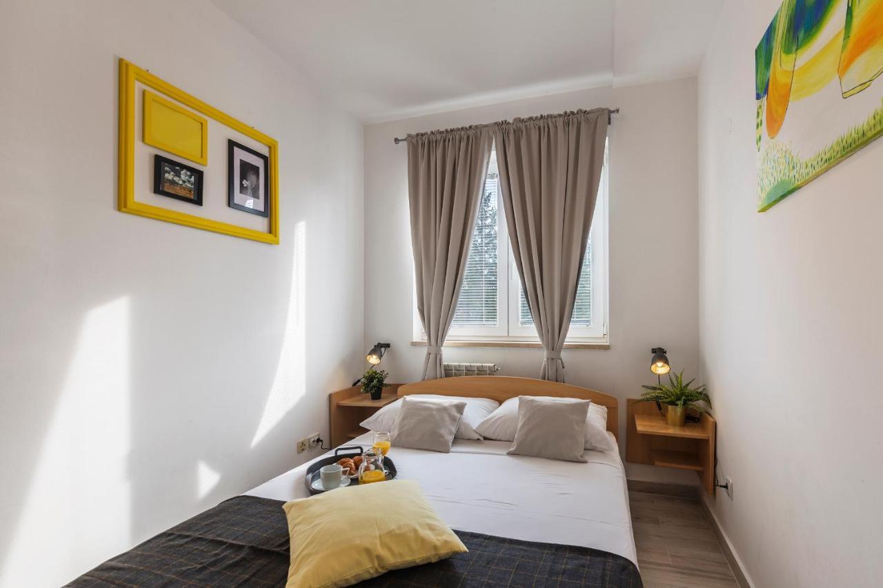Apartments Canaria Pula Extérieur photo